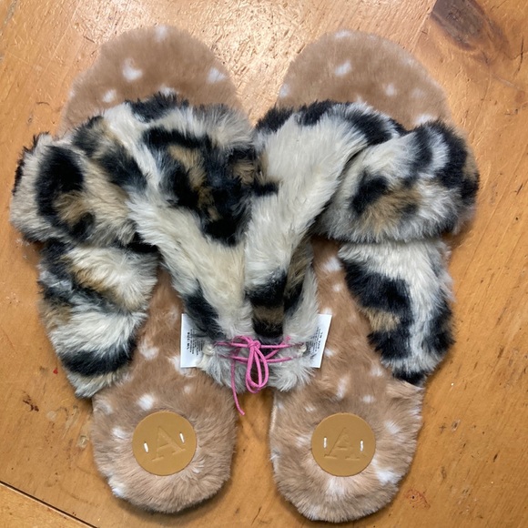 Anthropologie Shoes - 🎉HP🎉Anthropologie Fuzzy Bedroom Slippers Size M/L